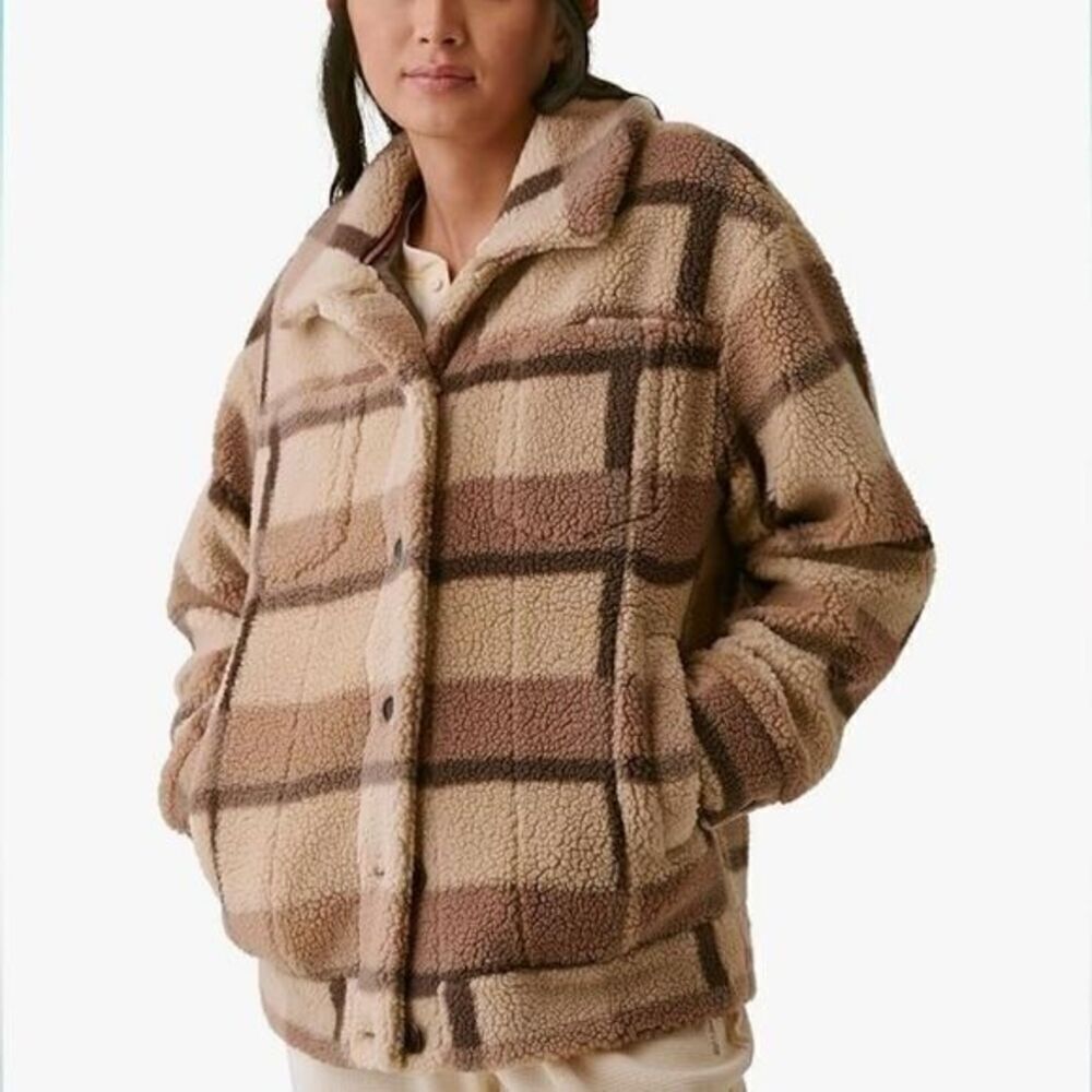 BASS OUTDOOR Women’s Sherpa Jacket with Chest Pockets & Button Closure shaket
